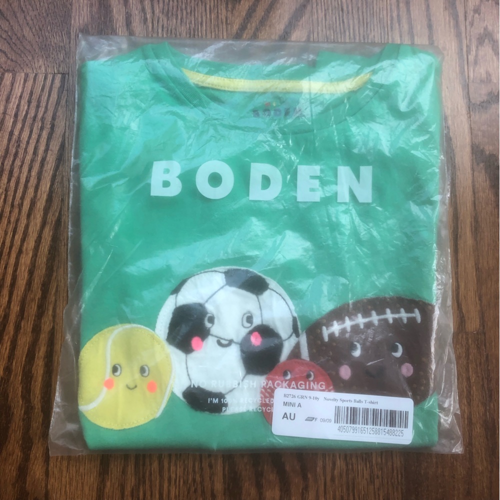 NEW Mini Boden Novelty Sports Balls Tee 9-10 Years - Picture 4 of 4
